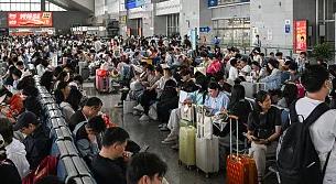 五一假期首尾高峰时段增开多趟夜间高铁 旅客提前7至5天可购票