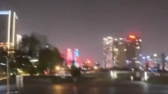独自出门安心踏实 外国游客扎堆记录“中国式安全感”