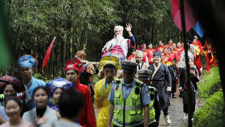 广西融安：多彩民俗庆“三月三”